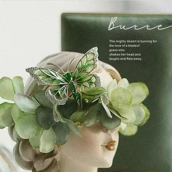 Brooch Green Crystal Butterfly Brooch | Elegant Lapel Pin Jewelry - Picture 7 of 12